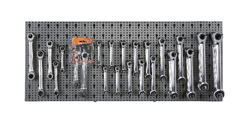 6600 M/42 - Assortment of 65 tools, with hooks without panel
