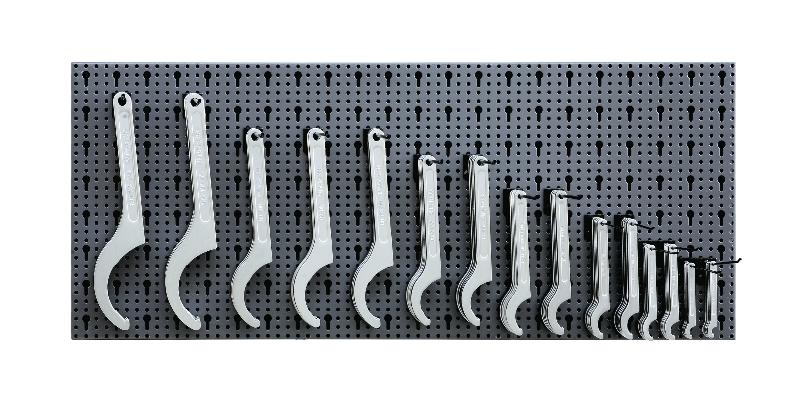 6600 M/47 - Assortment of 65 tools, with hooks without panel