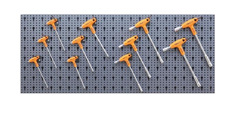 6600 M/62 - Assortment of 28 tools, with hooks without panel