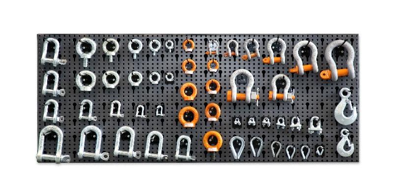 8600 R/114 - Assortment of 1045 wire rope accessories, with hooks without panel